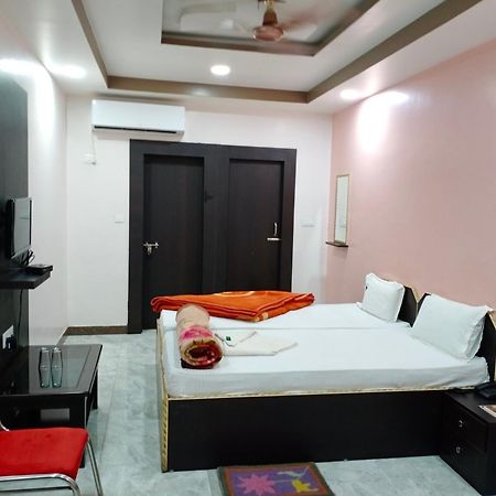 Hotel Sunaina International Гая Номер фото