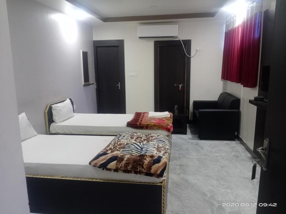 Hotel Sunaina International Гая Екстер'єр фото