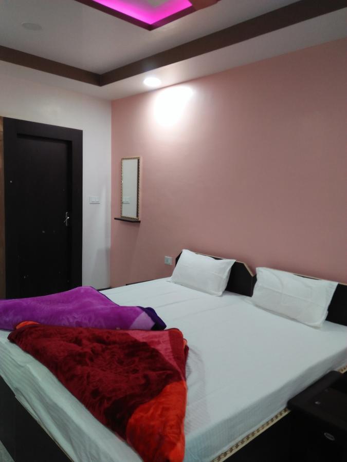 Hotel Sunaina International Гая Екстер'єр фото