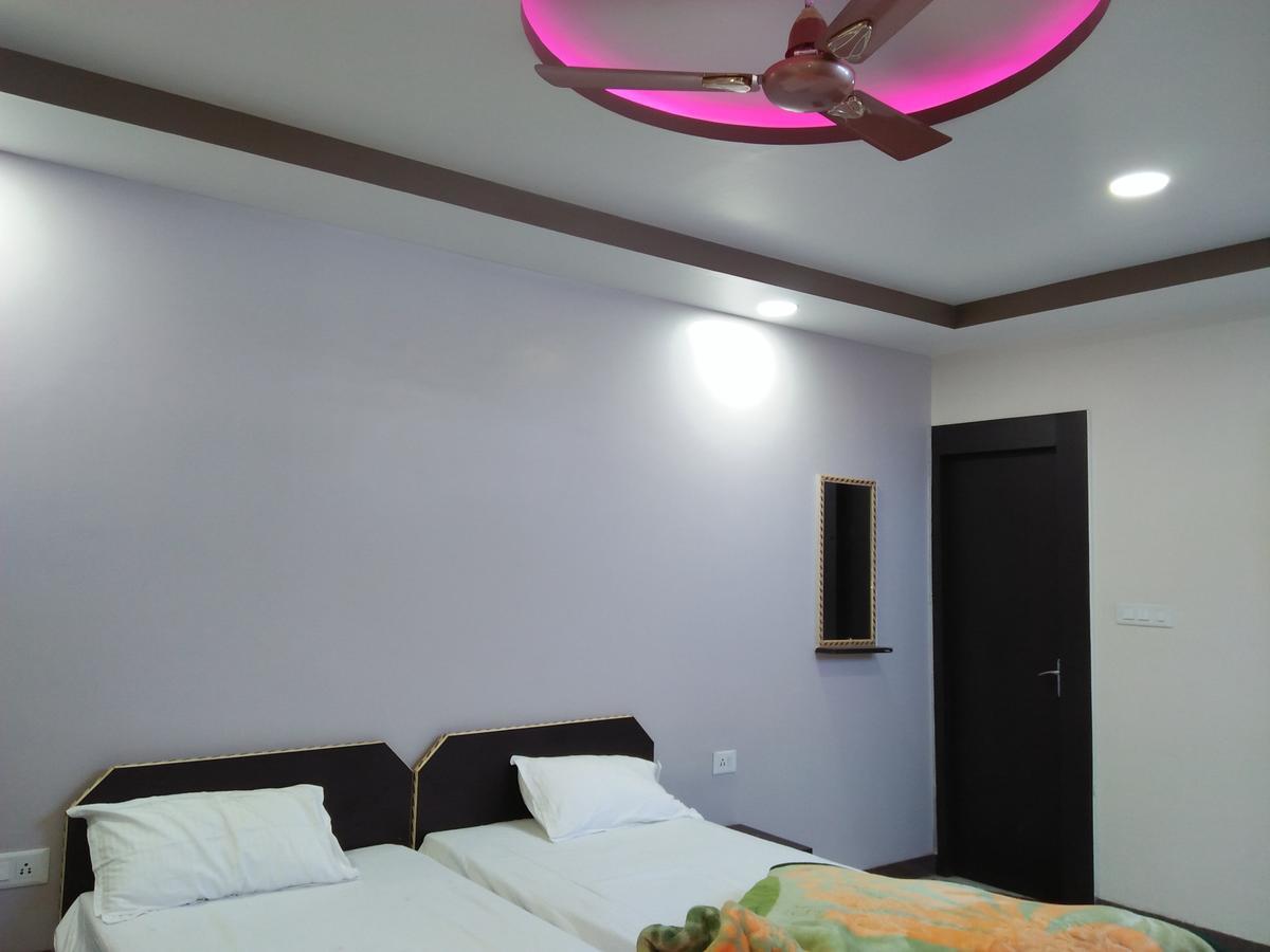 Hotel Sunaina International Гая Екстер'єр фото