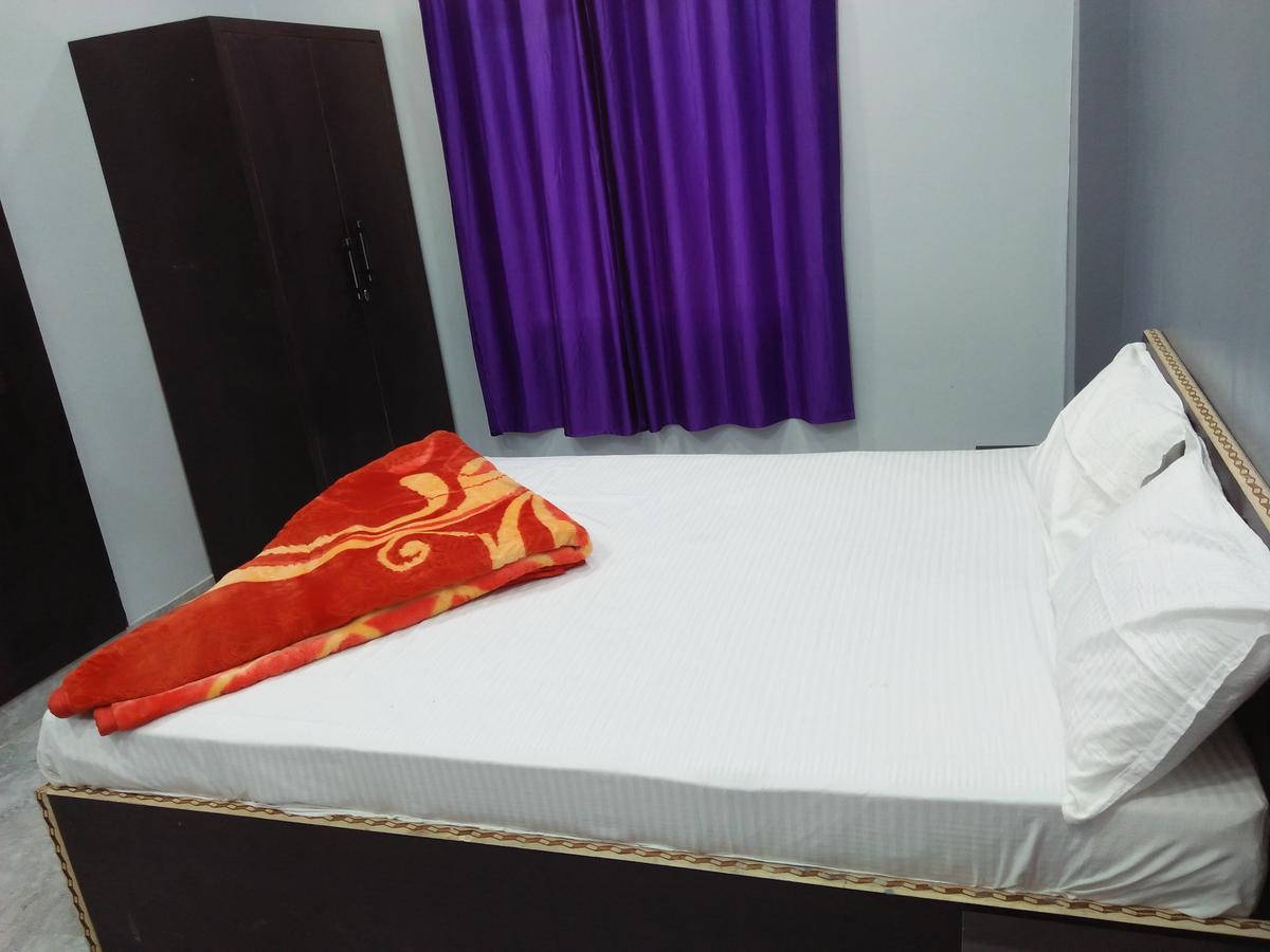 Hotel Sunaina International Гая Екстер'єр фото